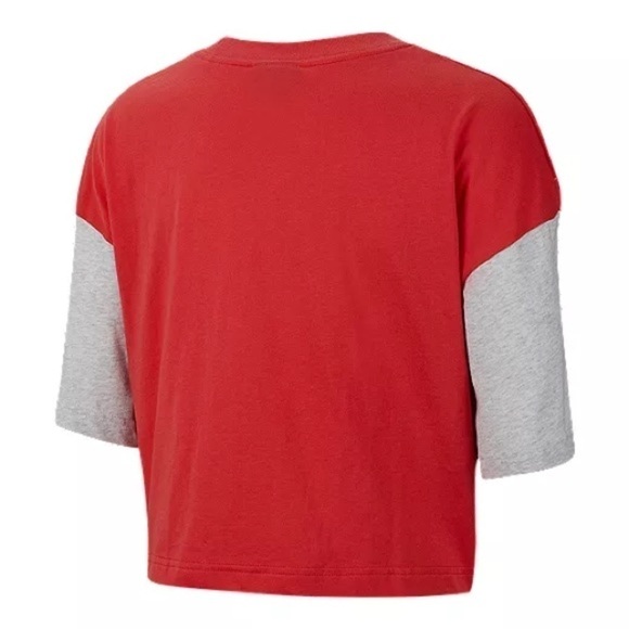 NEW Nike Sportswear Windrunner Chevron Cropped Boxy Oversized T-shirt Top in Red - Picture 2 of 3